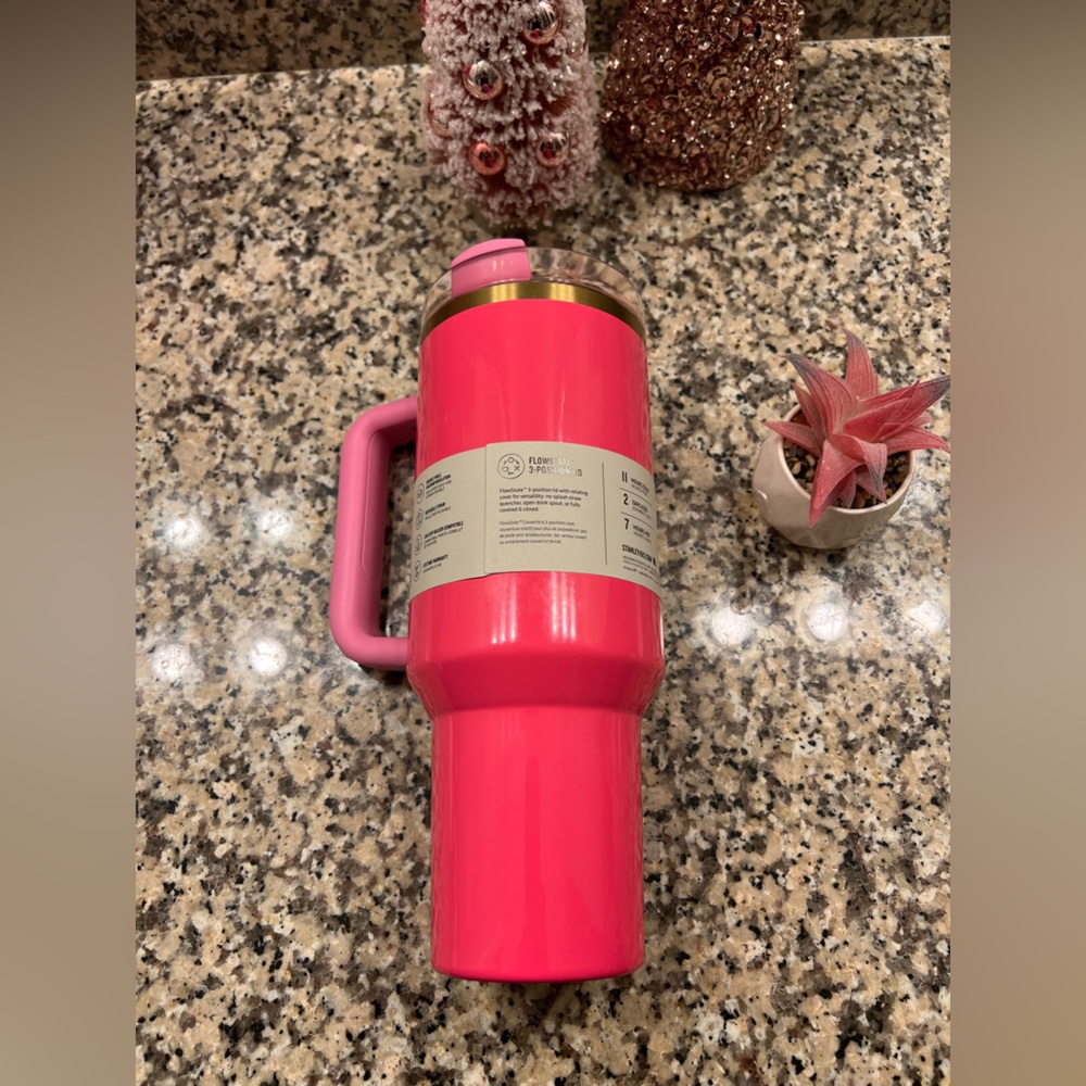 NWT LIMITED EDITION PINK PARADE Stanley
Quencher H2.0 FlowState Tumbler 40oz - Picture 6 of 11